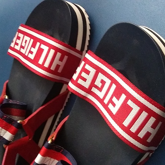 TOMMY HILFIGER BECKETT Womens Red Sandals size 10, New - Picture 3 of 7